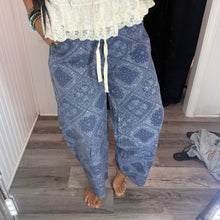 Load image into Gallery viewer, Bandana Barrel Leg Pant